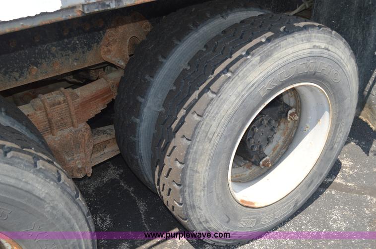 image for item BK9706 1995 International 4900 crane truck