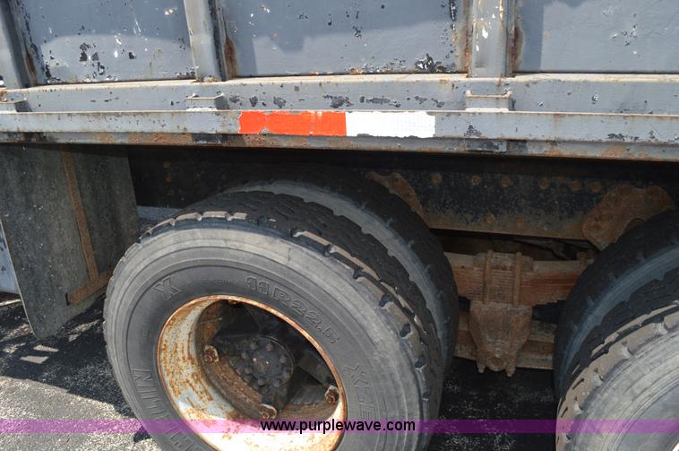 image for item BK9706 1995 International 4900 crane truck