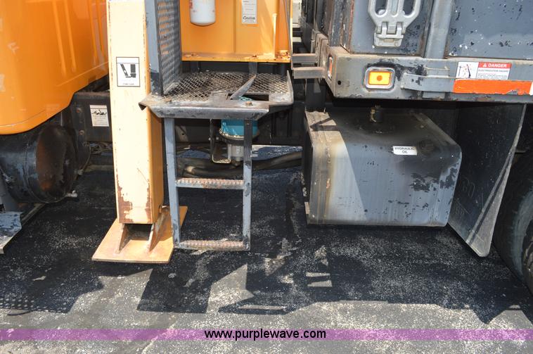 image for item BK9706 1995 International 4900 crane truck