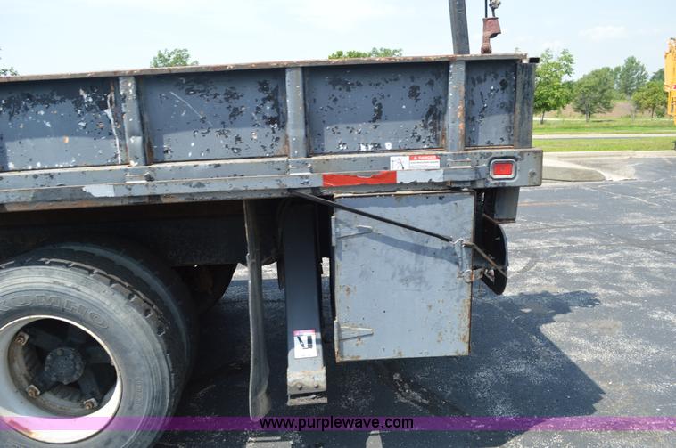 image for item BK9706 1995 International 4900 crane truck