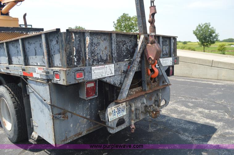 image for item BK9706 1995 International 4900 crane truck