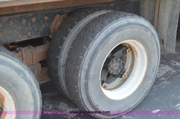 image for item BK9706 1995 International 4900 crane truck