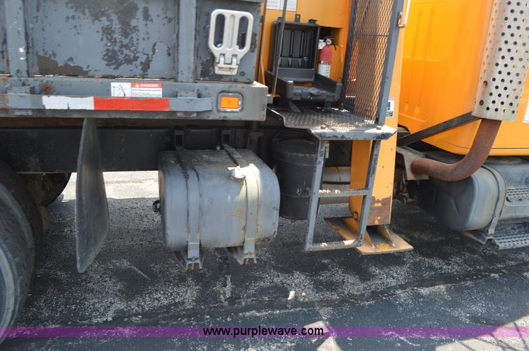 image for item BK9706 1995 International 4900 crane truck