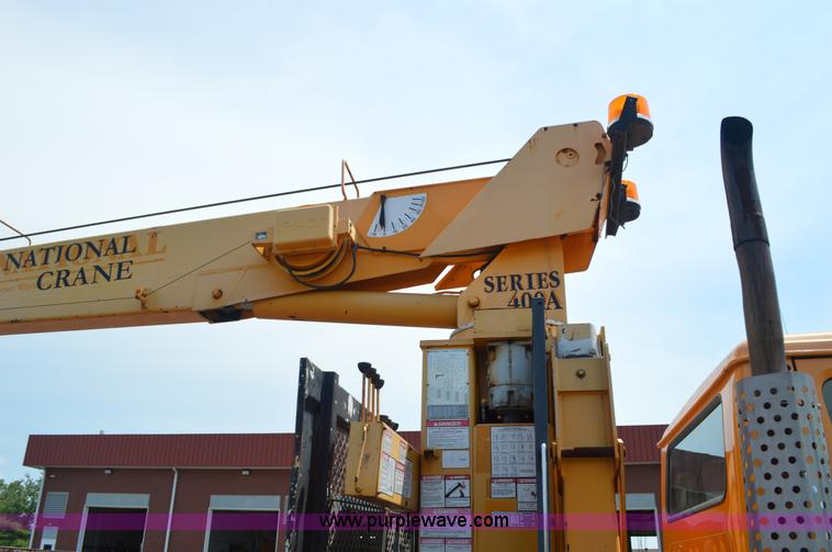 image for item BK9706 1995 International 4900 crane truck