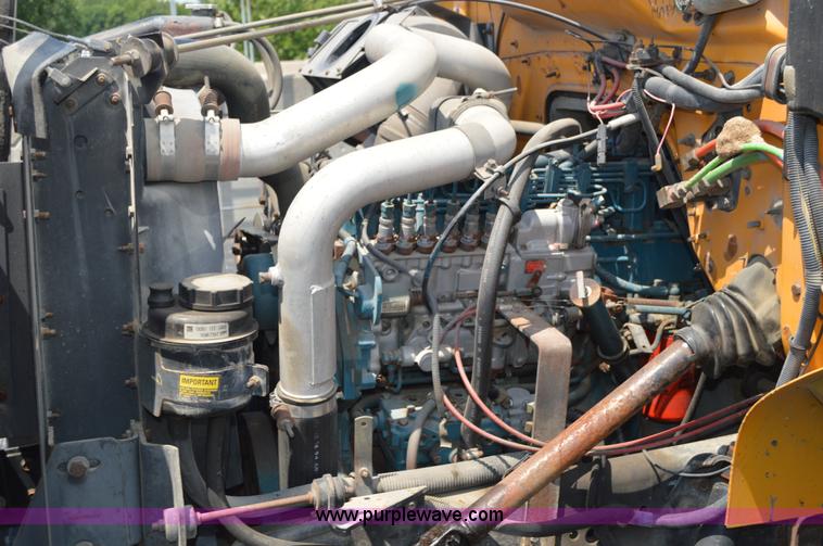 image for item BK9706 1995 International 4900 crane truck