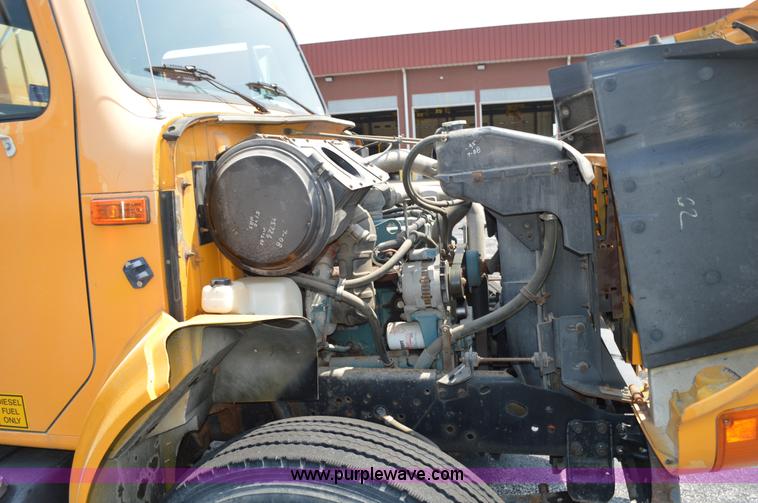 image for item BK9706 1995 International 4900 crane truck