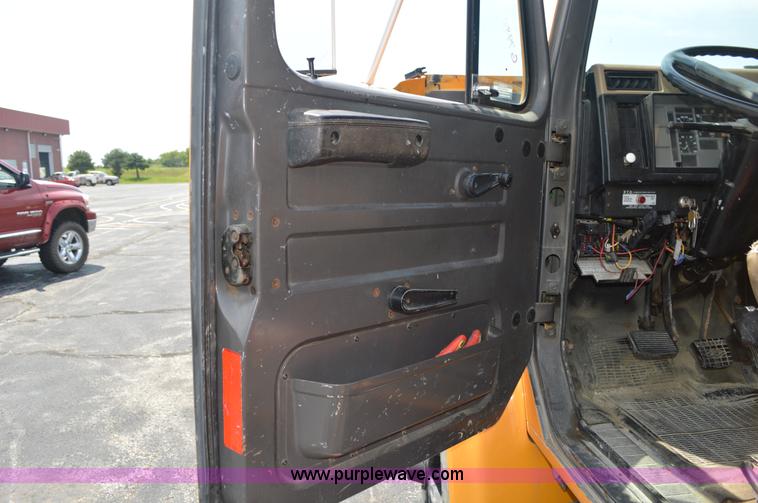 image for item BK9706 1995 International 4900 crane truck