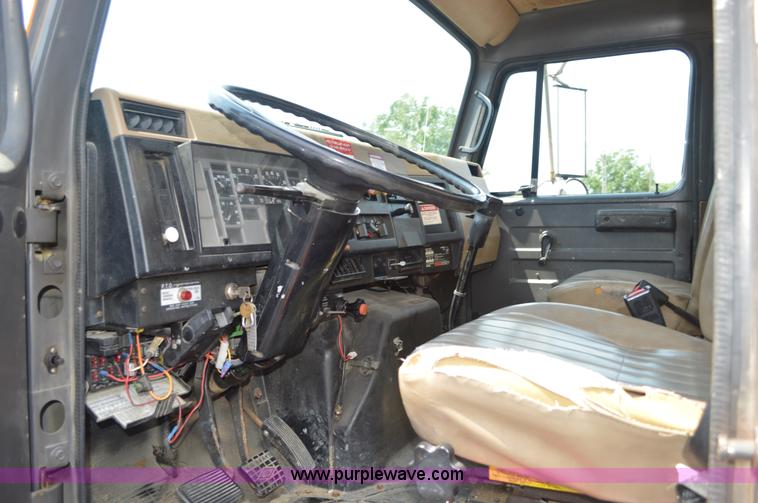 image for item BK9706 1995 International 4900 crane truck