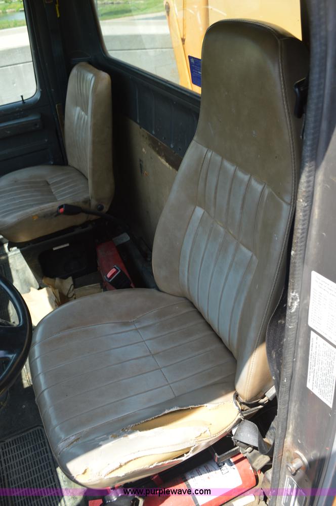 image for item BK9706 1995 International 4900 crane truck