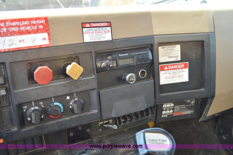 image for item BK9706 1995 International 4900 crane truck