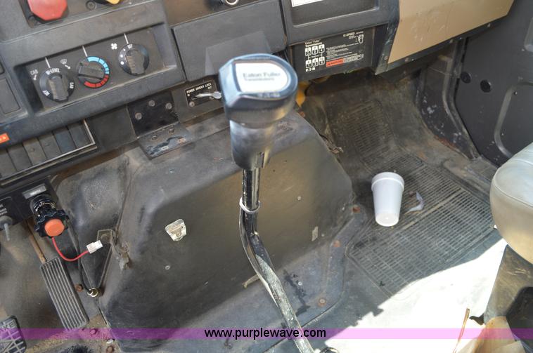 image for item BK9706 1995 International 4900 crane truck