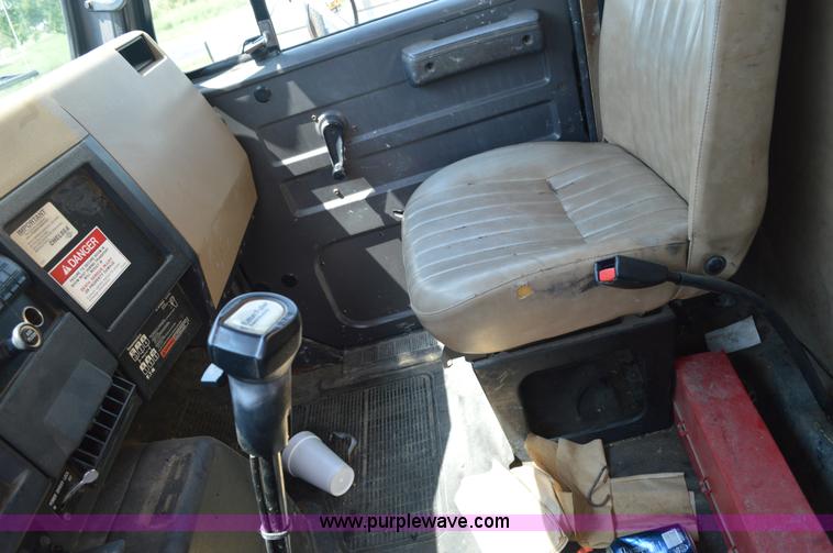 image for item BK9706 1995 International 4900 crane truck