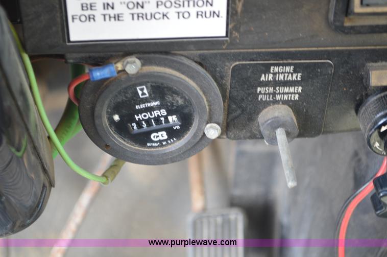 image for item BK9706 1995 International 4900 crane truck