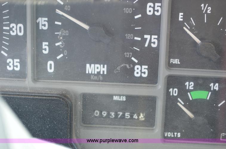 image for item BK9706 1995 International 4900 crane truck