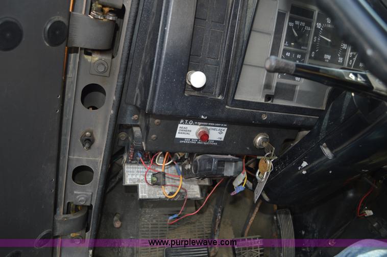 image for item BK9706 1995 International 4900 crane truck