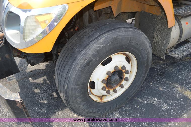 image for item BK9712 2006 International 7400 dump truck