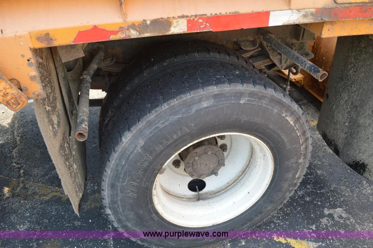 image for item BK9712 2006 International 7400 dump truck