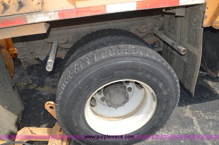 image for item BK9712 2006 International 7400 dump truck