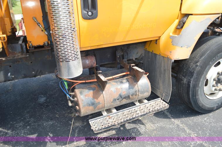 image for item BK9712 2006 International 7400 dump truck