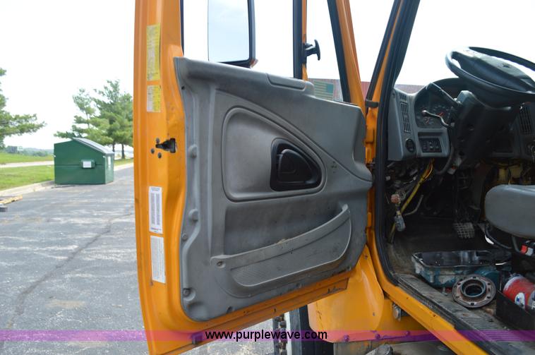 image for item BK9712 2006 International 7400 dump truck