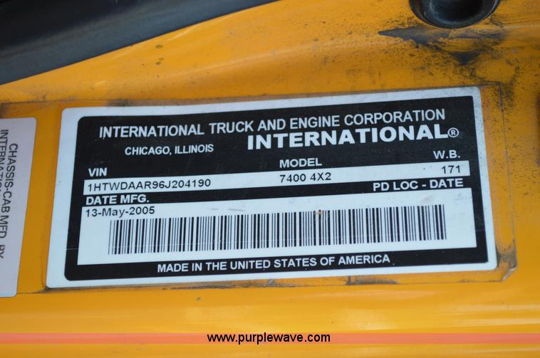 image for item BK9712 2006 International 7400 dump truck