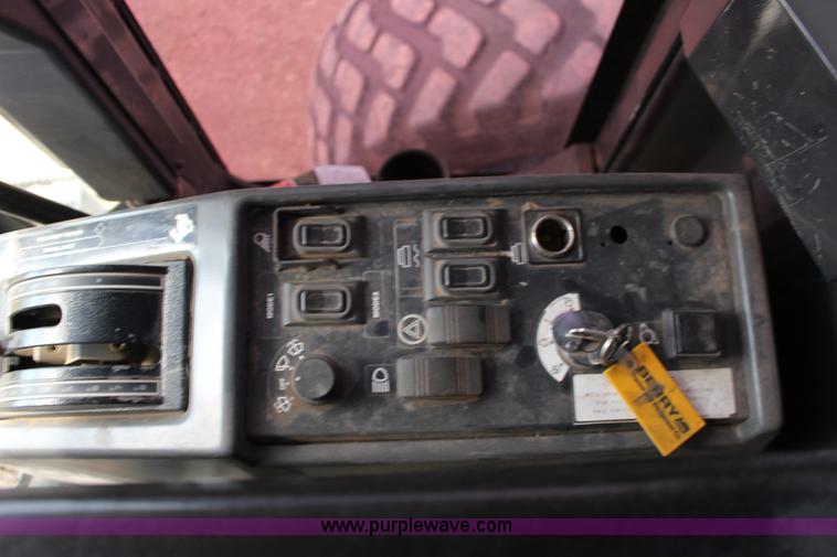 image for item F7987 2005 Komatsu GD675 motor grader