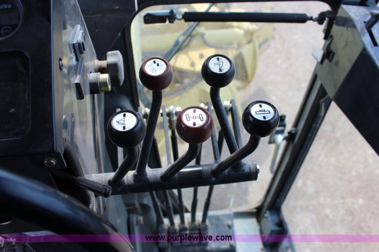 image for item F7987 2005 Komatsu GD675 motor grader