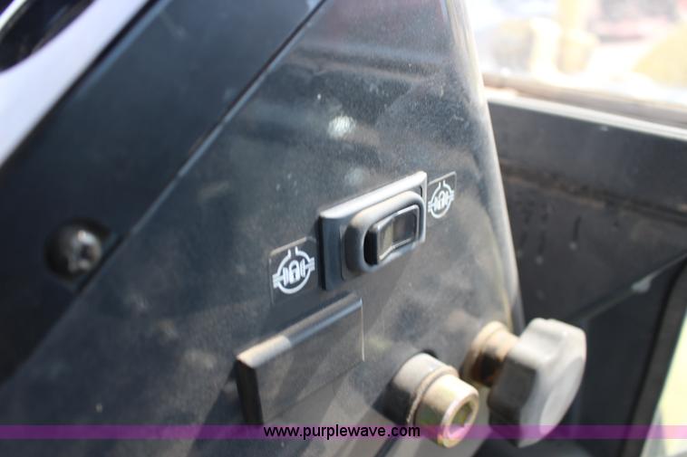 image for item F7987 2005 Komatsu GD675 motor grader