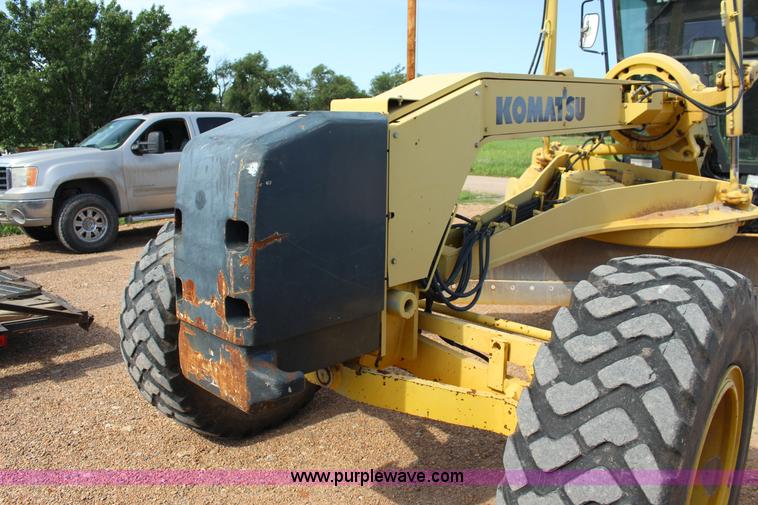 image for item F7987 2005 Komatsu GD675 motor grader