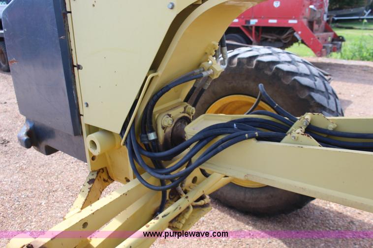 image for item F7987 2005 Komatsu GD675 motor grader