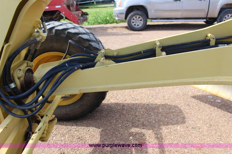 image for item F7987 2005 Komatsu GD675 motor grader