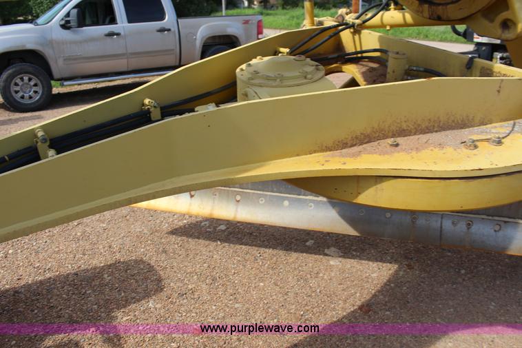 image for item F7987 2005 Komatsu GD675 motor grader