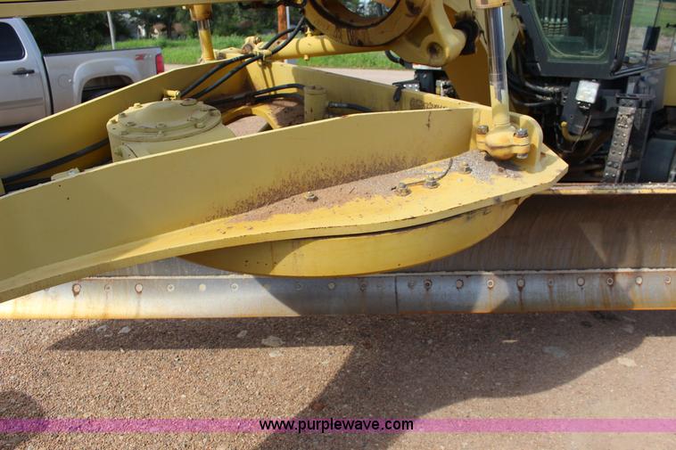 image for item F7987 2005 Komatsu GD675 motor grader