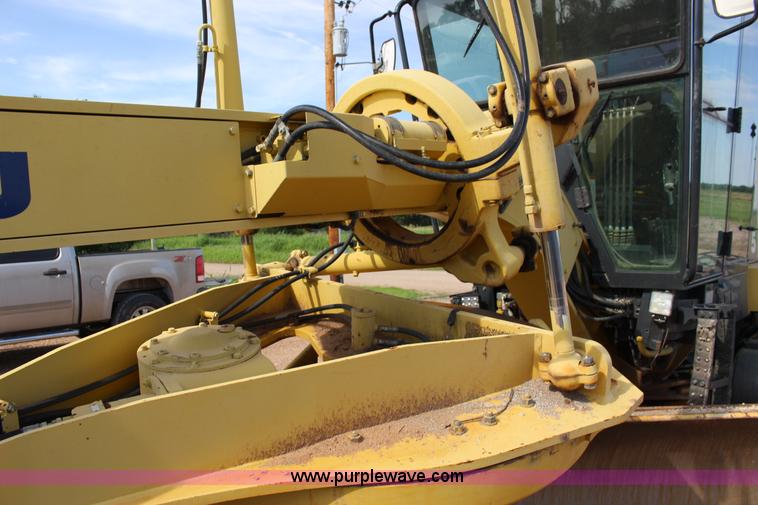 image for item F7987 2005 Komatsu GD675 motor grader