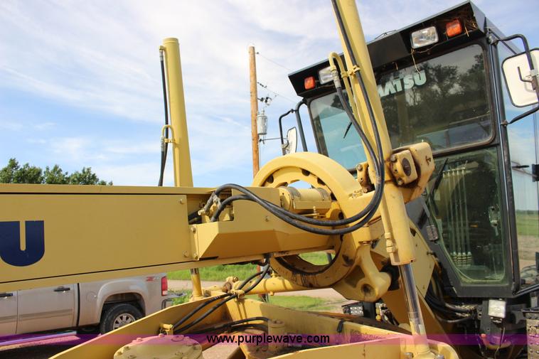 image for item F7987 2005 Komatsu GD675 motor grader