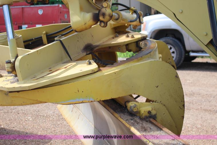 image for item F7987 2005 Komatsu GD675 motor grader