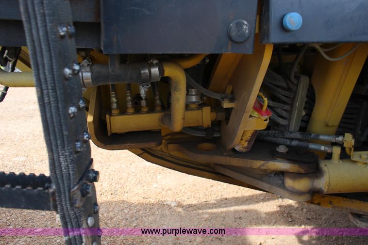 image for item F7987 2005 Komatsu GD675 motor grader