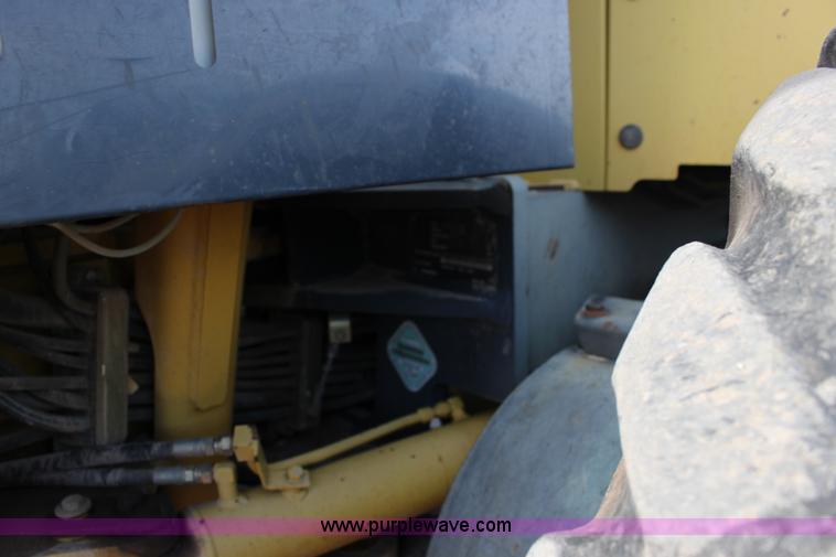 image for item F7987 2005 Komatsu GD675 motor grader