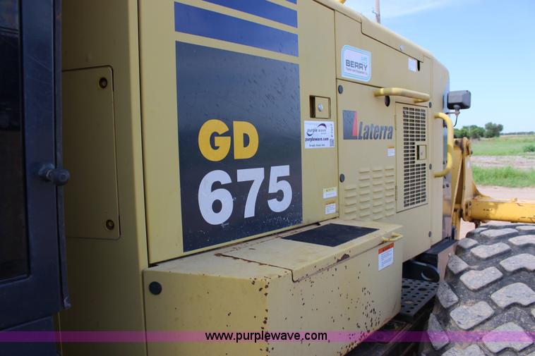 image for item F7987 2005 Komatsu GD675 motor grader