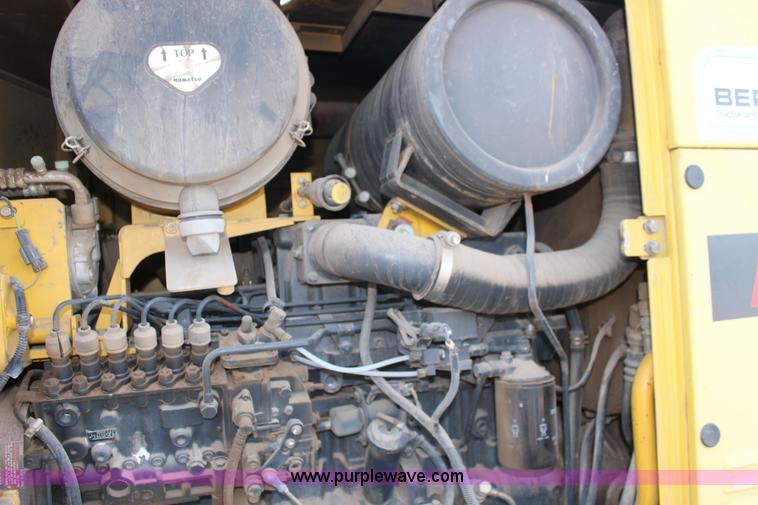 image for item F7987 2005 Komatsu GD675 motor grader