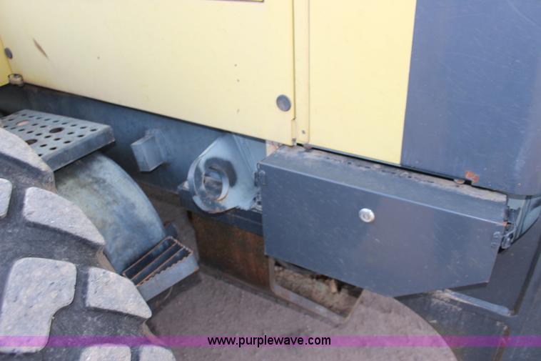 image for item F7987 2005 Komatsu GD675 motor grader