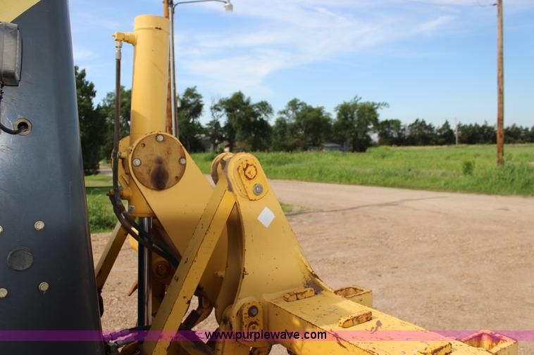 image for item F7987 2005 Komatsu GD675 motor grader