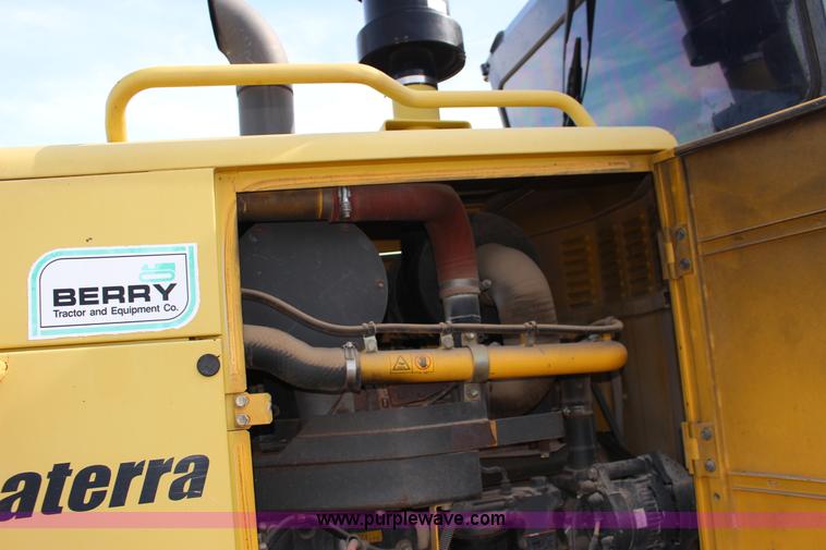 image for item F7987 2005 Komatsu GD675 motor grader