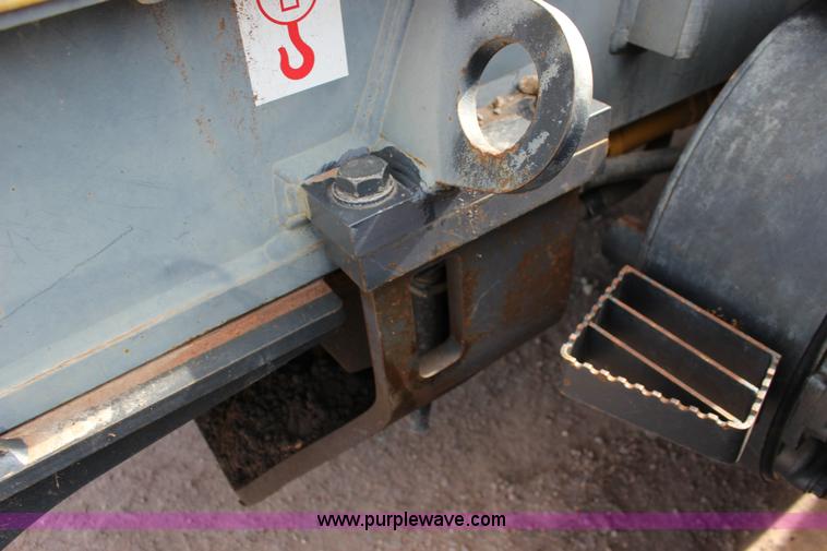 image for item F7987 2005 Komatsu GD675 motor grader