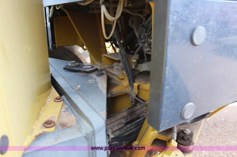 image for item F7987 2005 Komatsu GD675 motor grader