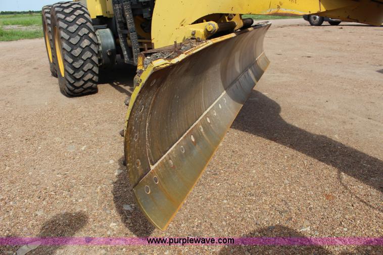 image for item F7987 2005 Komatsu GD675 motor grader