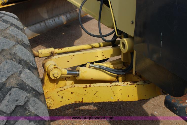 image for item F7987 2005 Komatsu GD675 motor grader