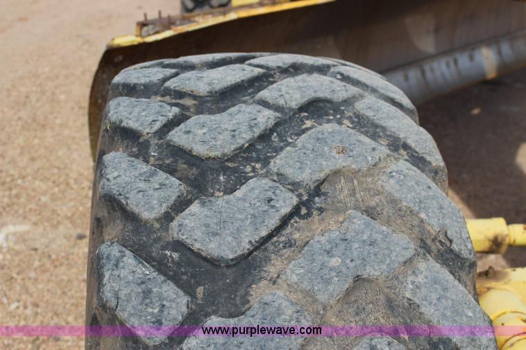 image for item F7987 2005 Komatsu GD675 motor grader