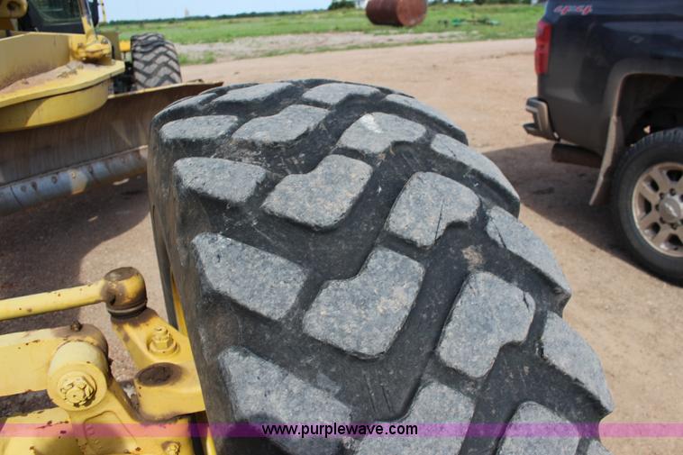 image for item F7987 2005 Komatsu GD675 motor grader