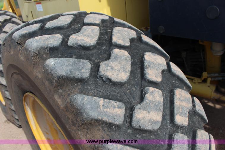 image for item F7987 2005 Komatsu GD675 motor grader